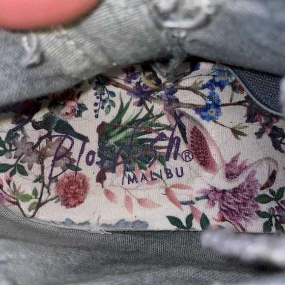 Stylish Gray and Purple Women's Athletic Shoes - Picture 7 of 7